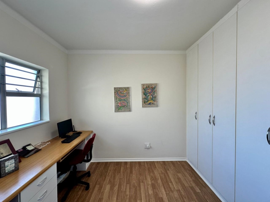 2 Bedroom Property for Sale in Sea Point Western Cape